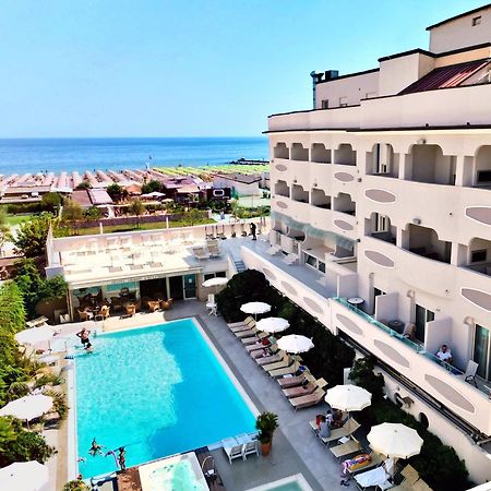 Hotel Derby Exclusive Мілано-Маріттіма Екстер'єр фото