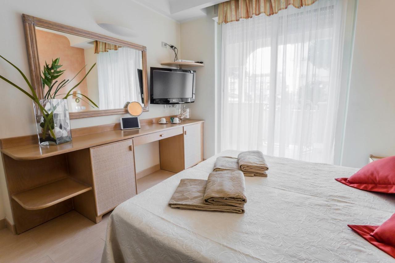 Hotel Derby Exclusive Мілано-Маріттіма Екстер'єр фото