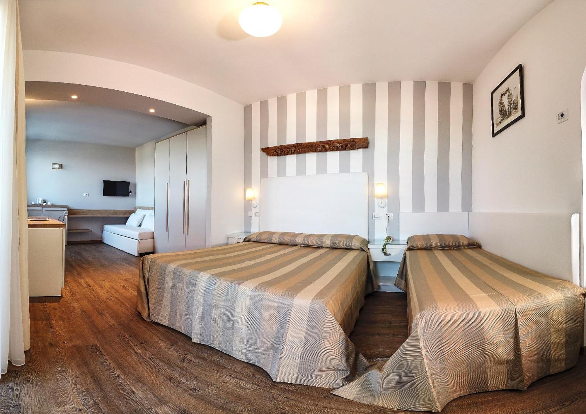 Hotel Derby Exclusive Мілано-Маріттіма Екстер'єр фото