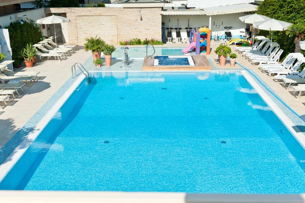 Hotel Derby Exclusive Мілано-Маріттіма Екстер'єр фото
