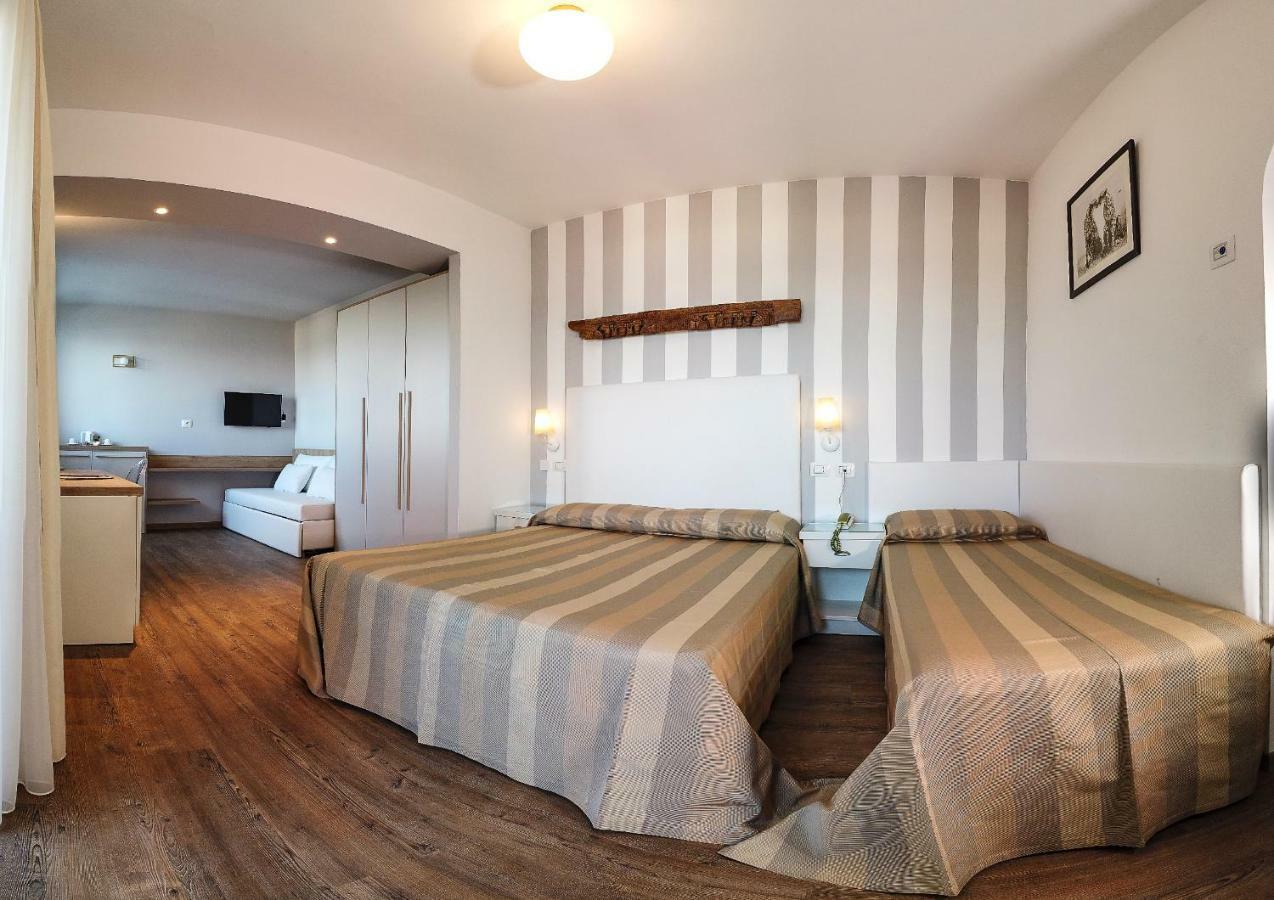 Hotel Derby Exclusive Мілано-Маріттіма Екстер'єр фото