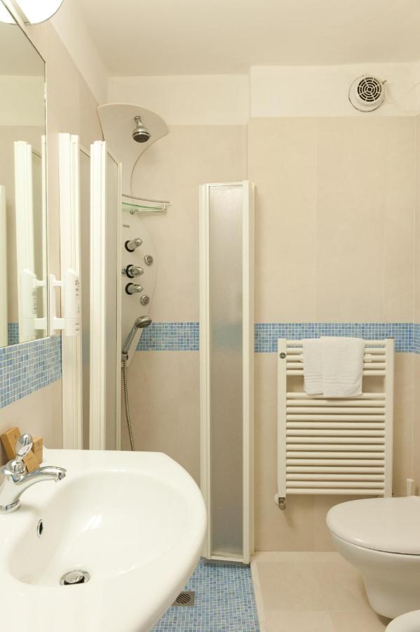 Hotel Derby Exclusive Мілано-Маріттіма Номер фото